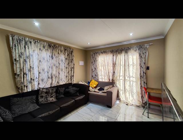 3 BEDROOM HOUSE FOR SALE IN VANDERBIJLPARK CE 4